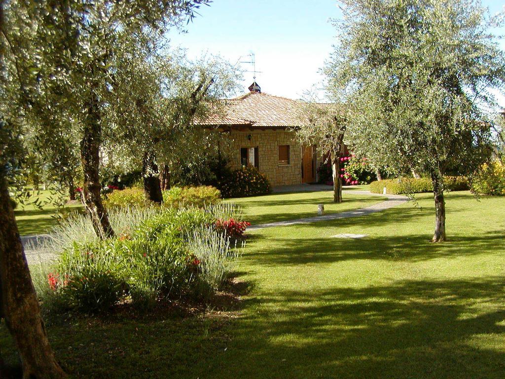 לינה וארוחת בוקר טיניאלה Torre Degli Ulivi מראה חיצוני תמונה